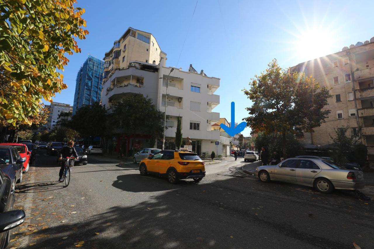 Little Corner Hostel Tirana Exterior foto
